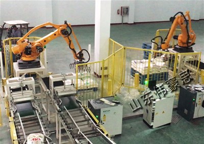 在自動包裝生產(chǎn)線上配套使用全自動碼垛機(jī)具有什么優(yōu)勢？