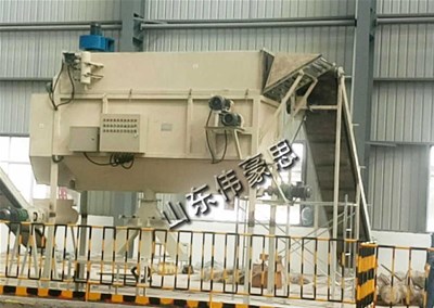 全自動破包機，袋料自動拆包機工作現(xiàn)場