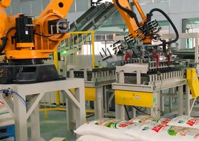 水泥全自動(dòng)碼垛機(jī)械手在企業(yè)里起了什么作用