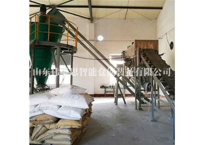 石灰石粉智能卸料機(jī) 小袋自動(dòng)拆包機(jī)現(xiàn)場(chǎng)
