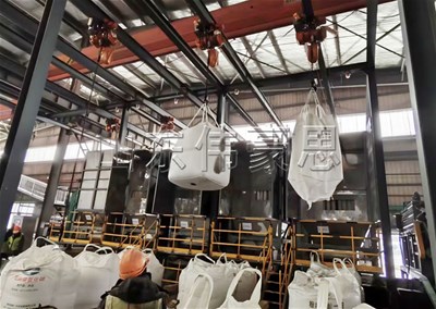 氧化鎂自動噸袋拆袋機解決了哪些問題？
